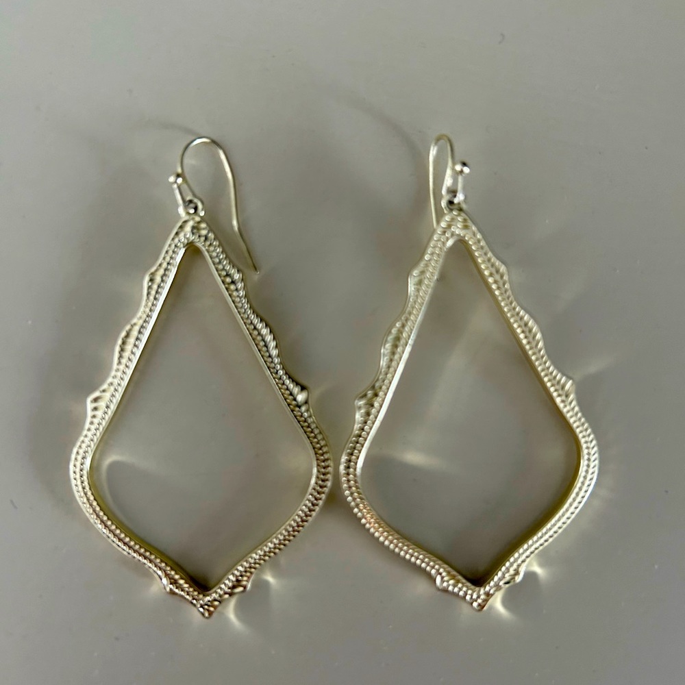 Kendra Scott Sophia earrings. NWOT. Comes with the OG bag!